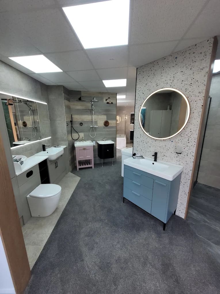 Full walk-in bathroom display in the Arnold showroom